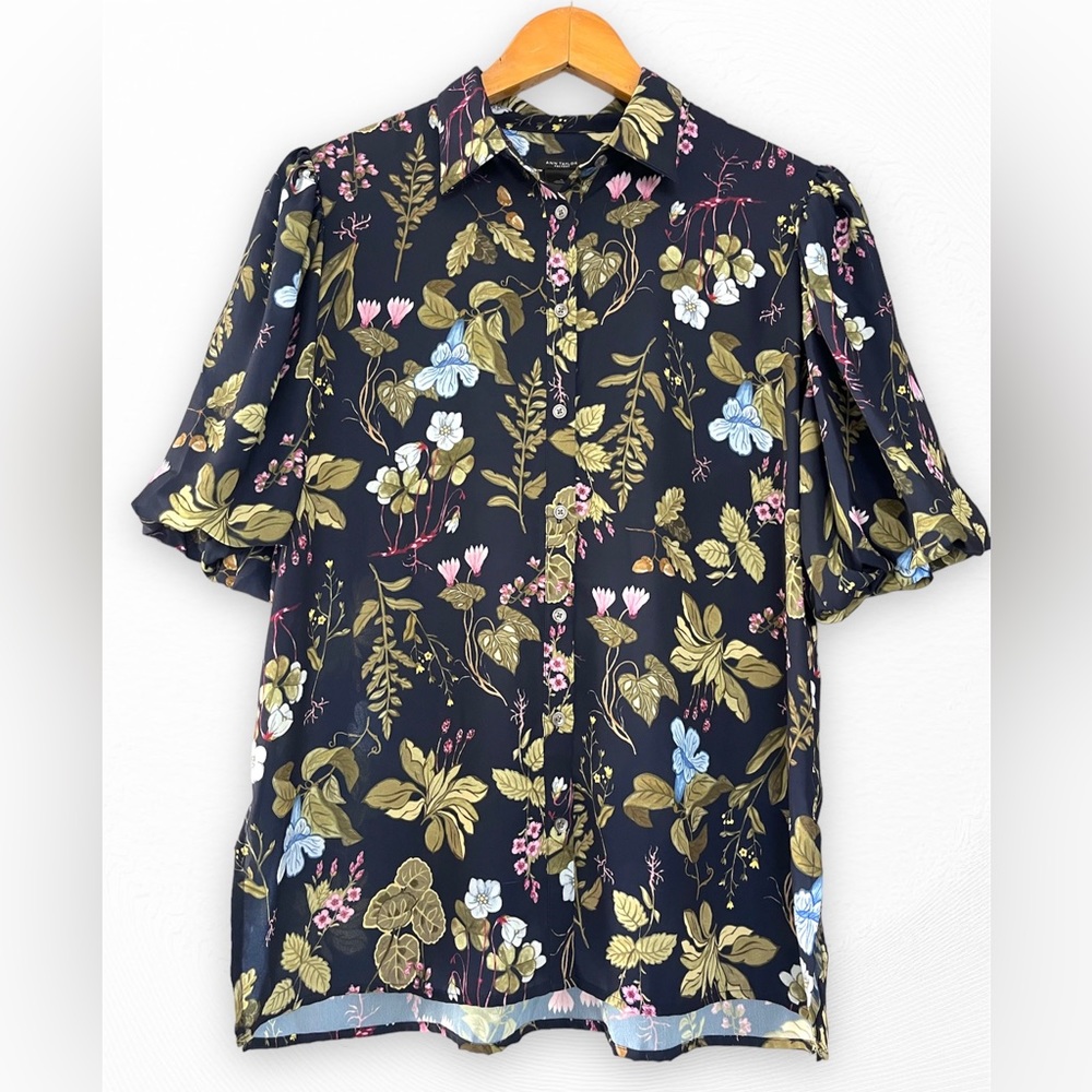 ANN TAYLOR FACTORY DARK BLUE FLORAL BUTTON DOWN BLOUSE SIZE SMALL